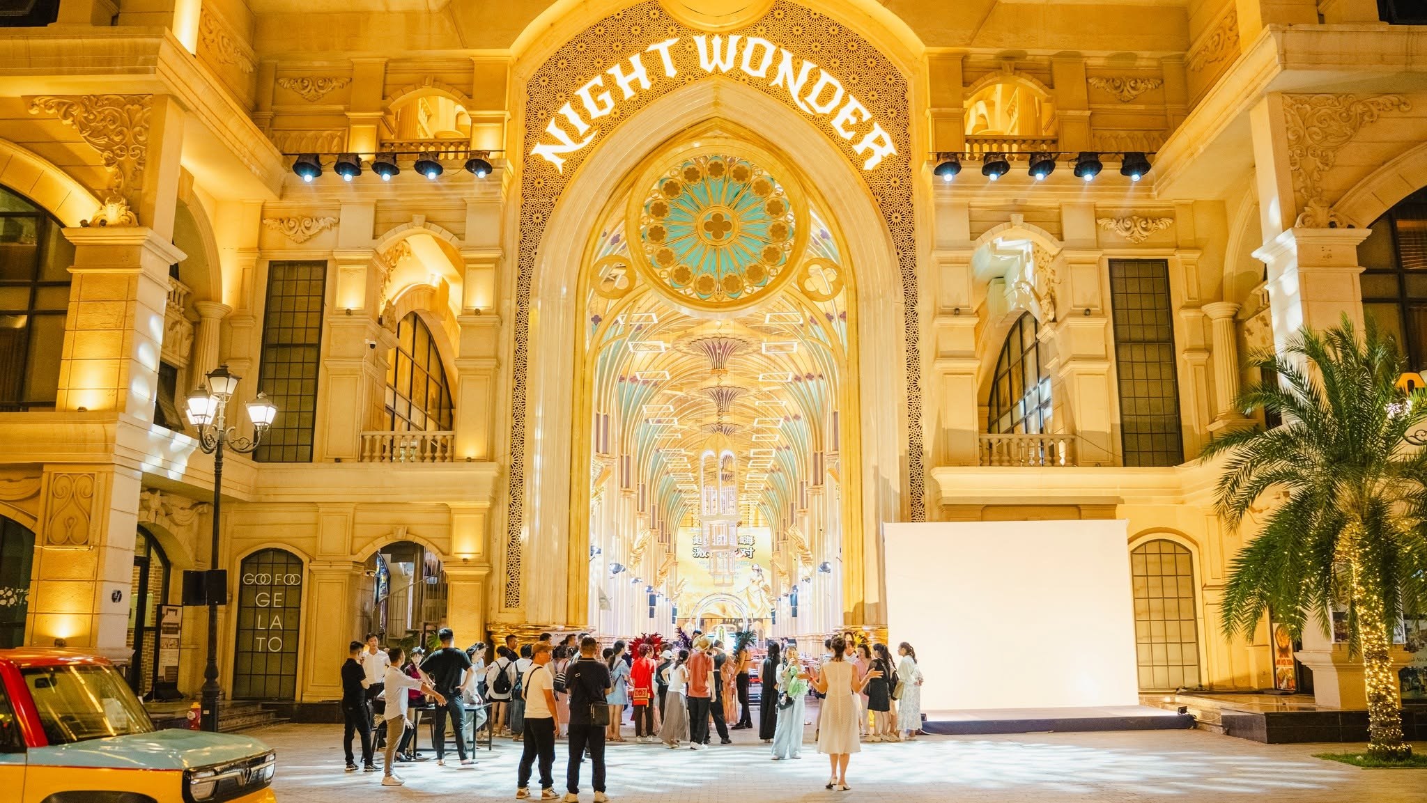 Sảnh vàng tổ hợp Night Wonder